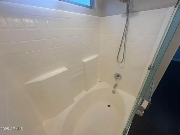 $3,005 | 17633 North 41st Street, Phoenix, AZ 85032