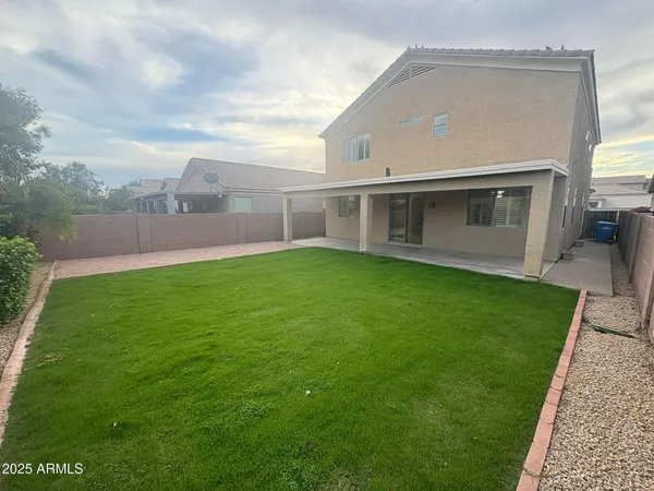 $3,005 | 17633 North 41st Street, Phoenix, AZ 85032