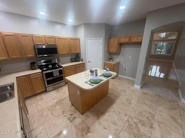 $3,005 | 17633 North 41st Street, Phoenix, AZ 85032