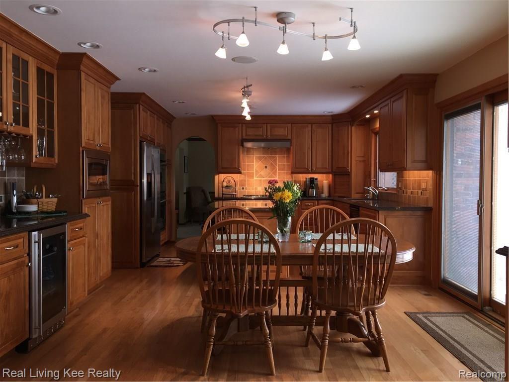 1739 Rapids Way Rochester Hills, MI 48309 - Photo 10 of 31