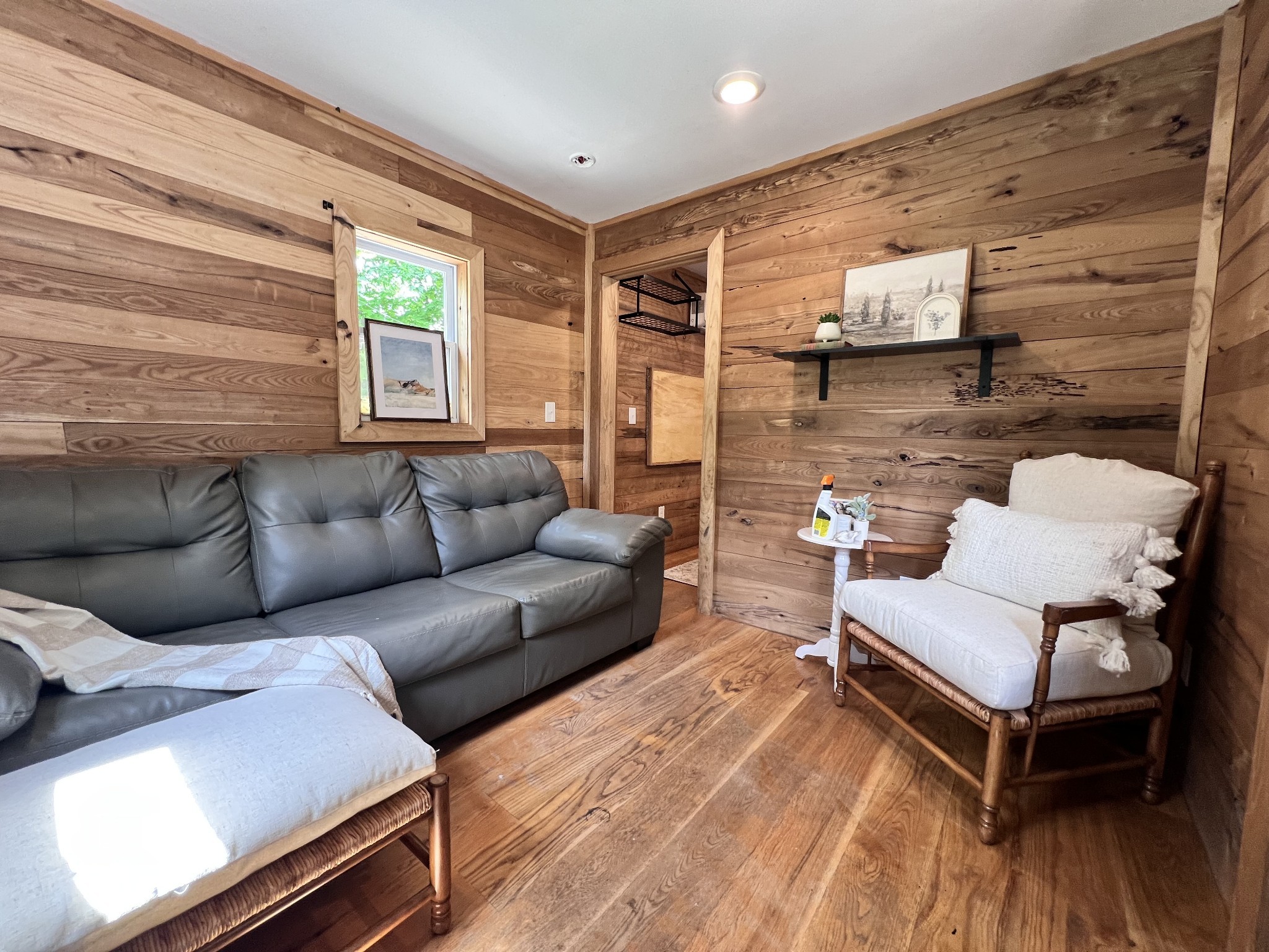 1480 Gravel Hill Road Bethpage, TN 37022 - Photo 8 of 26 a living room with furniture and wooden floor