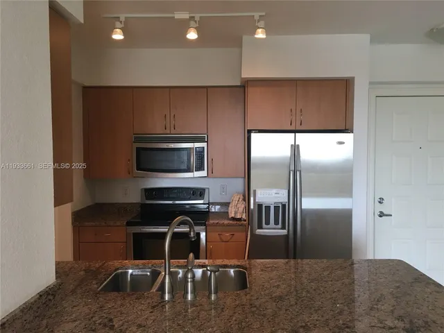 $2,150 | 1830 Radius Drive, Unit 618, Hollywood, FL 33020