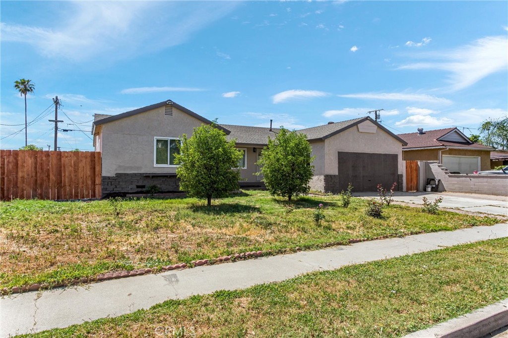 247 Grant Street Rialto, CA 92376 - Photo 8 of 45