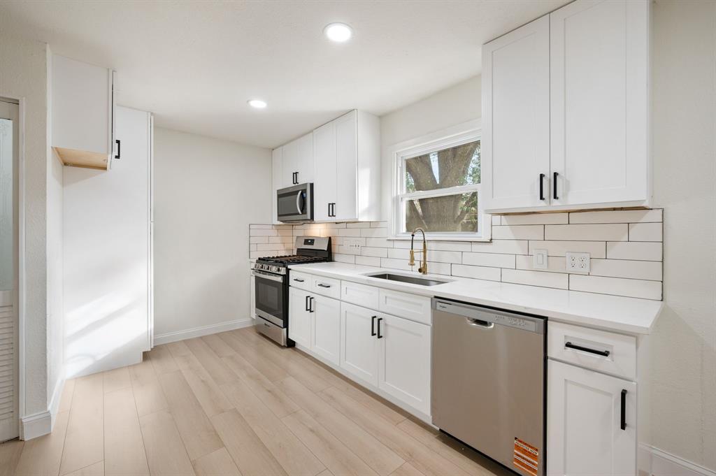 308 Wanda Way Hurst, TX 76053 - Photo 8 of 31