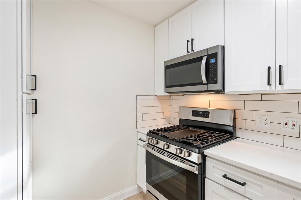 308 Wanda Way Hurst, TX 76053 - Photo 10 of 31