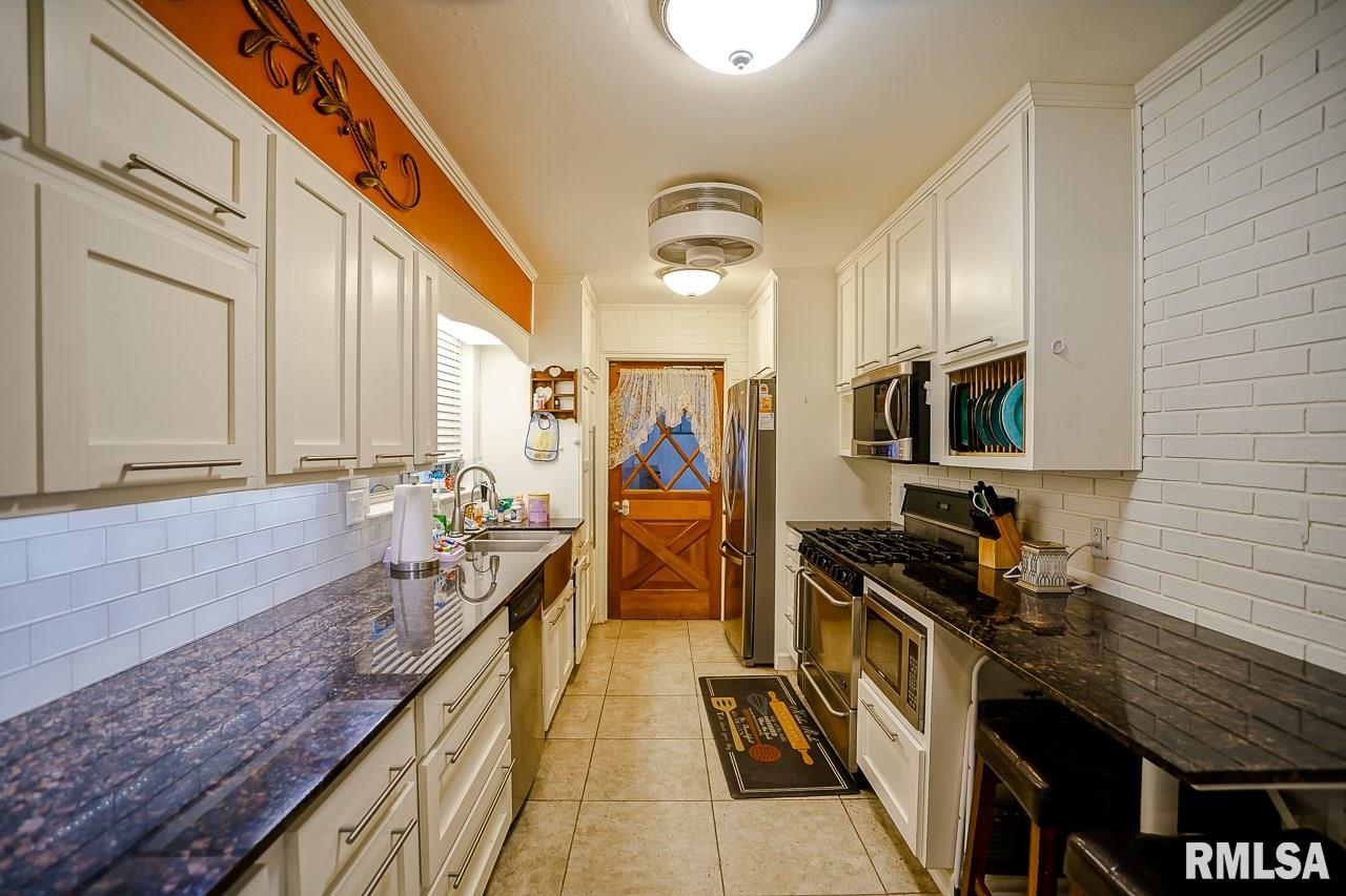 1400 Sheridan Road Pekin, IL 61554 - Photo 2 of 26