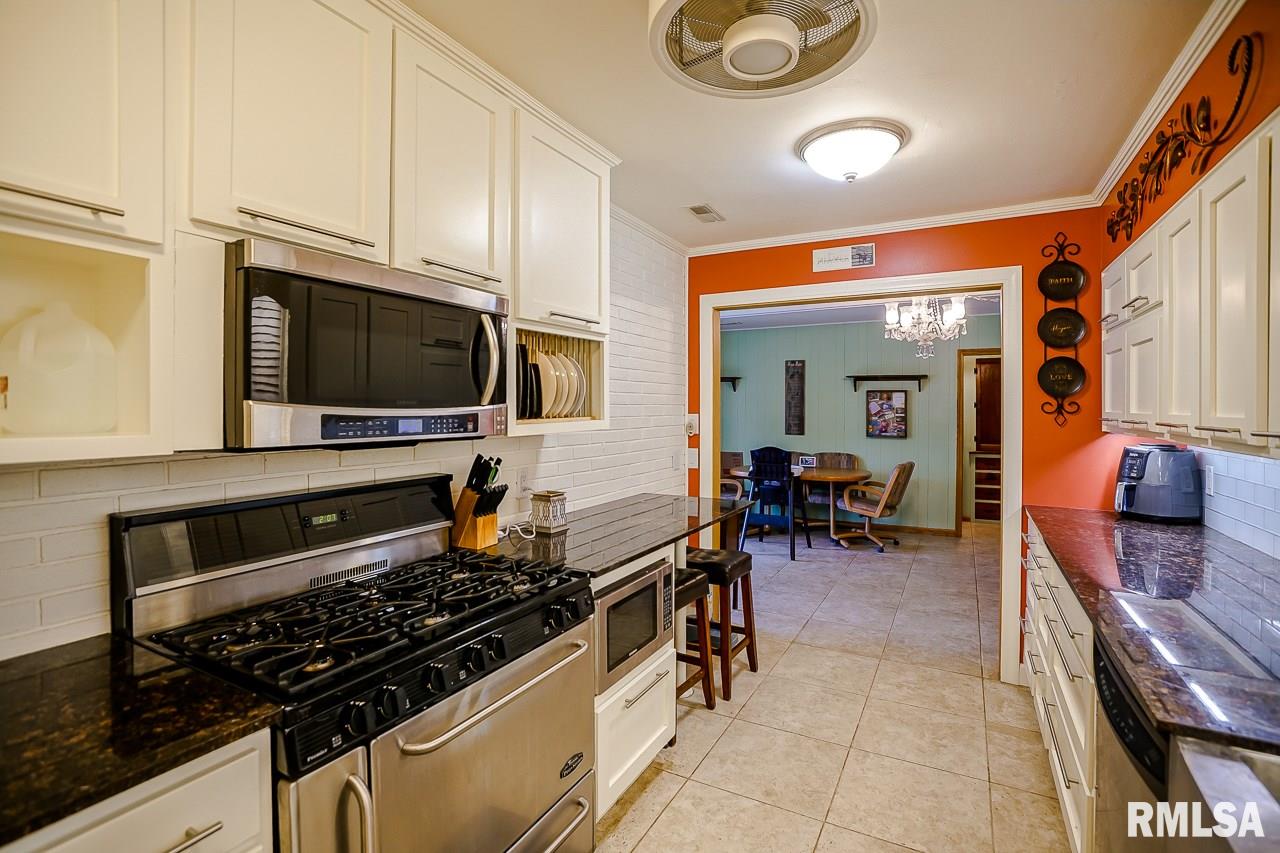 1400 Sheridan Road Pekin, IL 61554 - Photo 5 of 26