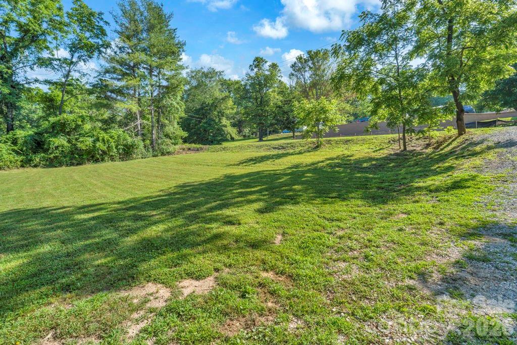 1415 Roan Road Spruce Pine, NC 28777 - Photo 40 of 42