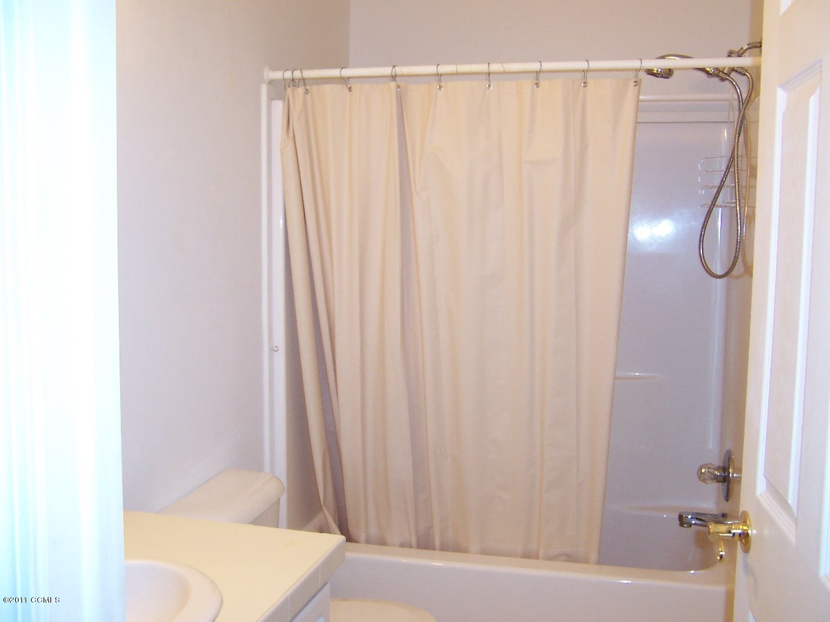226 Community Road Davis, NC 28524 - Photo 19 of 25 Guest bath