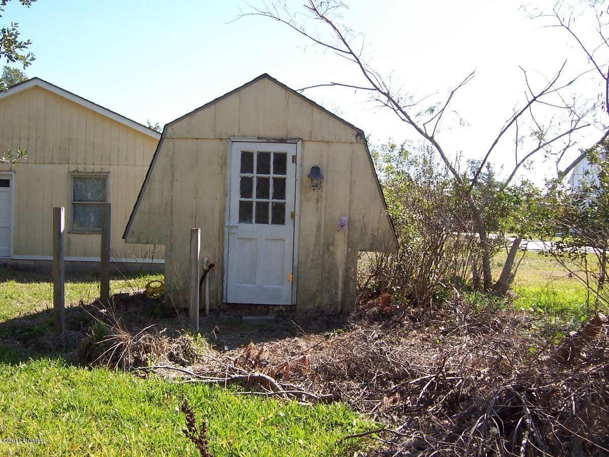 226 Community Road Davis, NC 28524 - Photo 24 of 25 Pump house