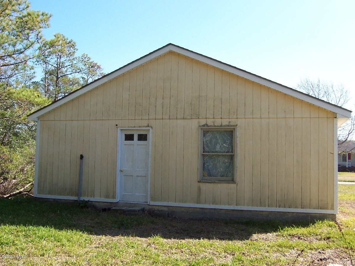 226 Community Road Davis, NC 28524 - Photo 25 of 25 Rear of Garage