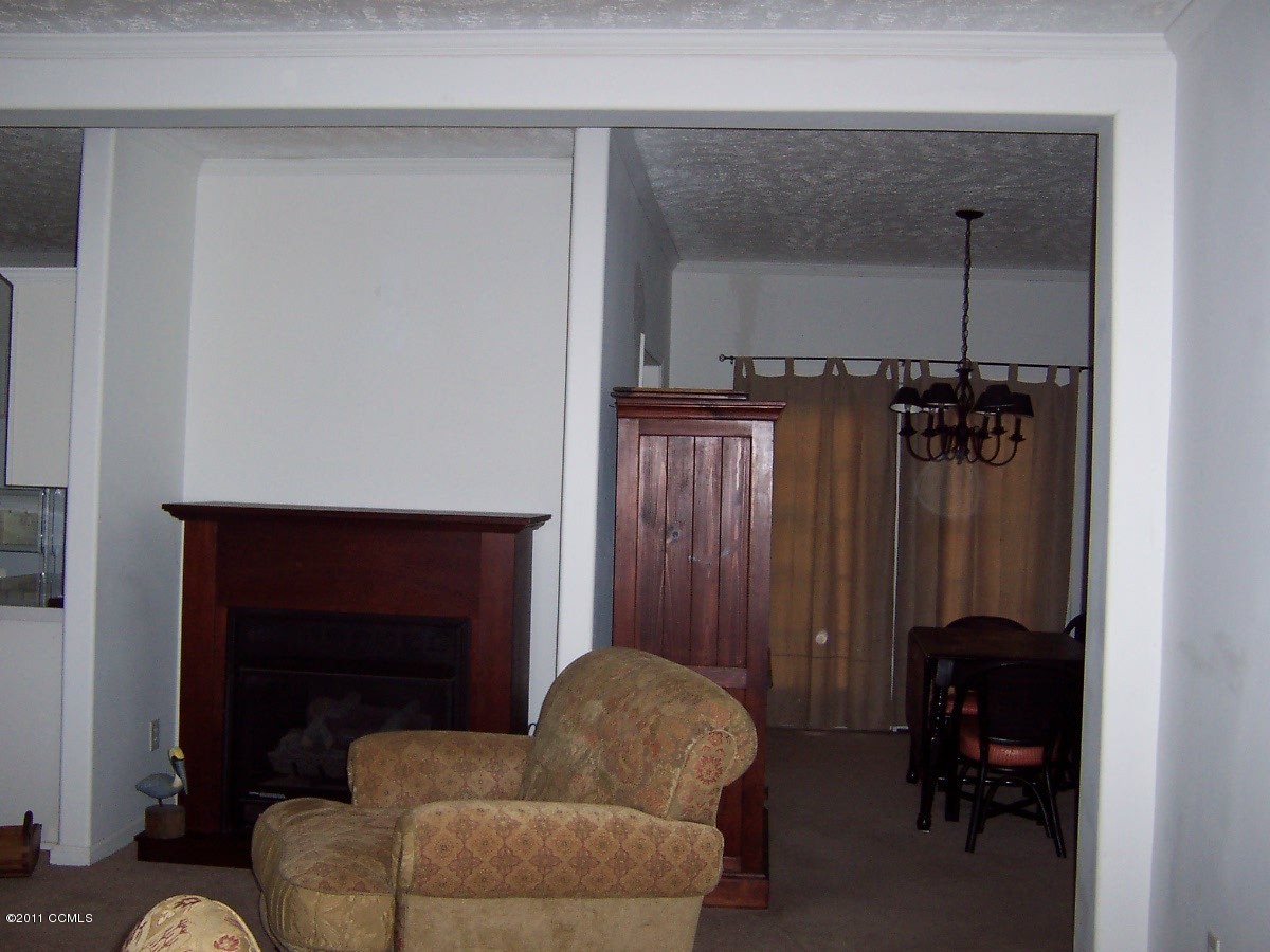 226 Community Road Davis, NC 28524 - Photo 4 of 25 Living Rm with gas Fireplace