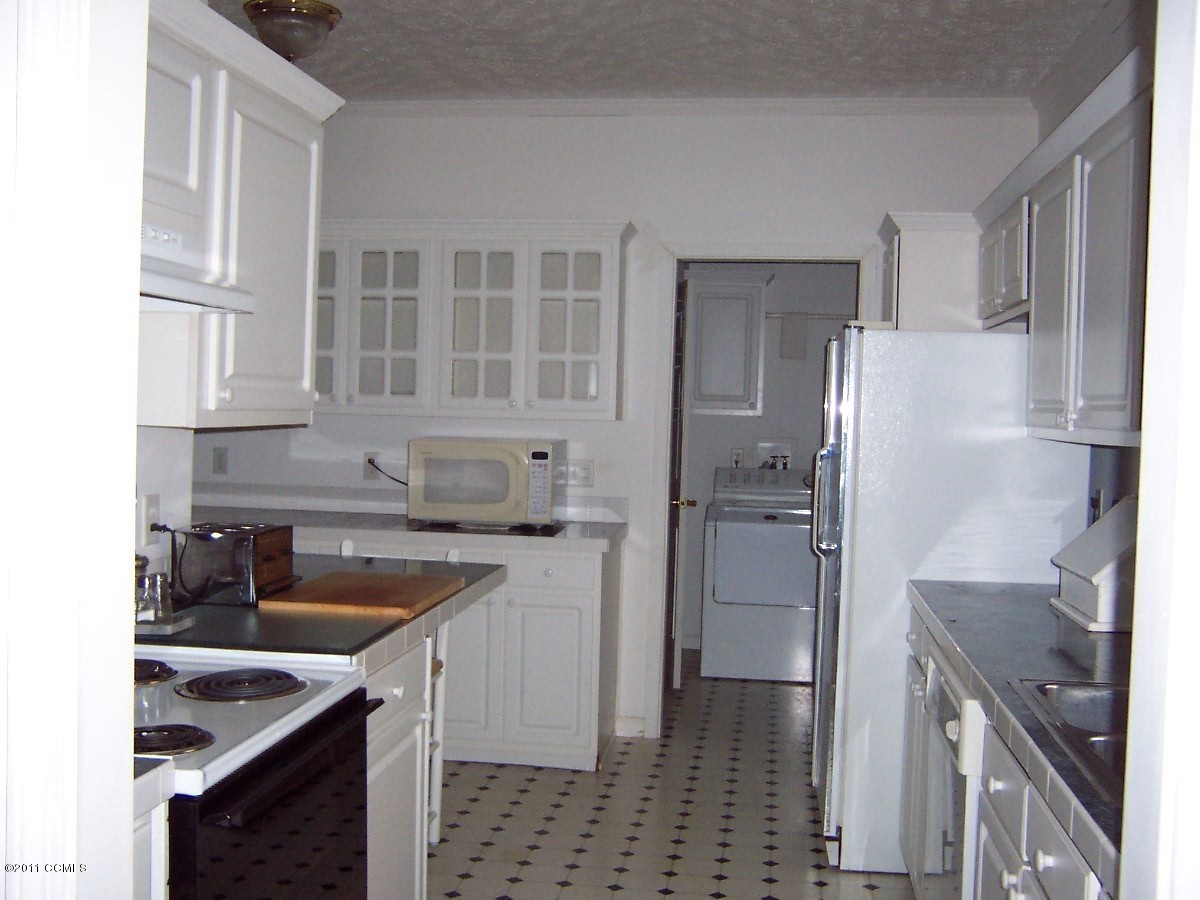 226 Community Road Davis, NC 28524 - Photo 5 of 25 Spacious kitchen