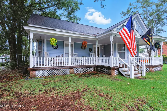 $415,000 | 207 South Walker Street, Burgaw, NC 28425