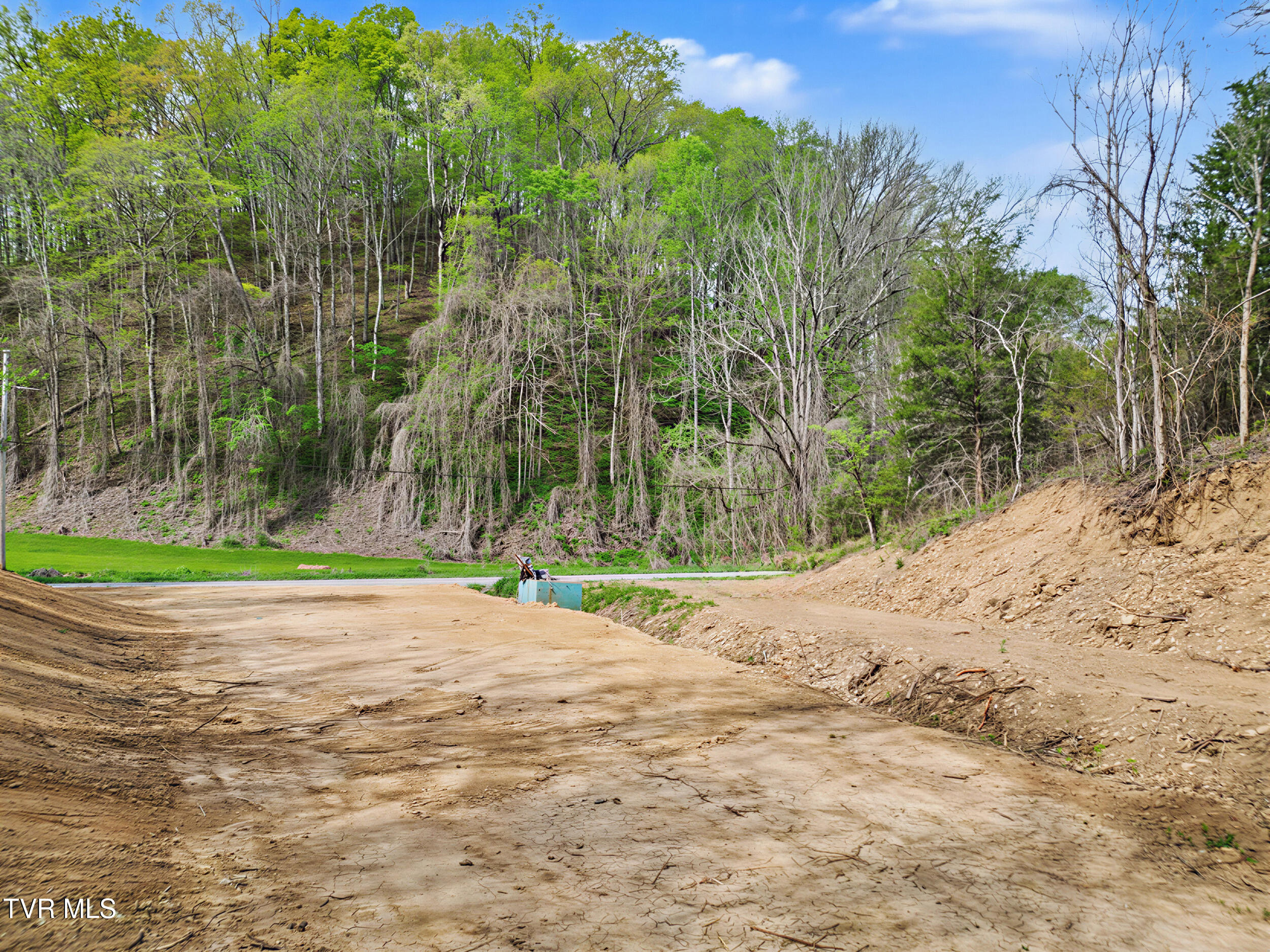 2692 Bear Creek Road Bybee, TN 37713 - Photo 2 of 25 20_15