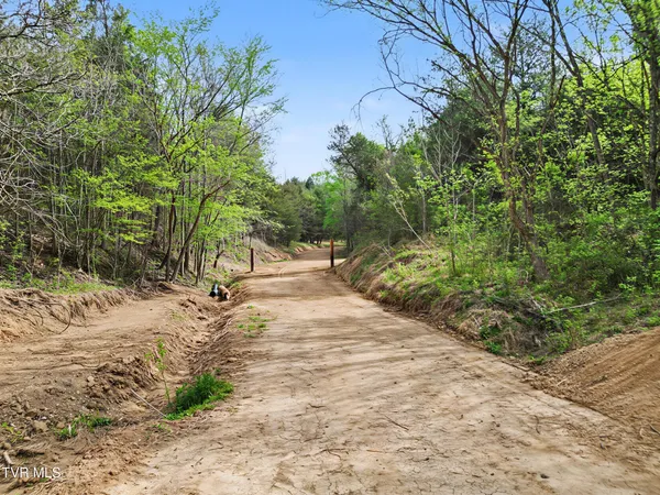 $165,000 | 2692 Bear Creek Road, Bybee, TN 37713