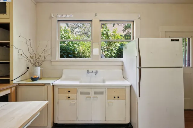 $995,000 | 2825 Piedmont Avenue, Berkeley, CA 94705