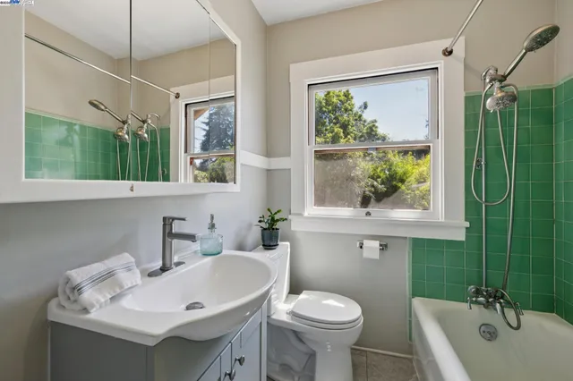 $995,000 | 2825 Piedmont Avenue, Berkeley, CA 94705