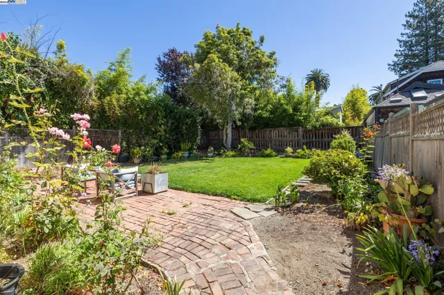 $995,000 | 2825 Piedmont Avenue, Berkeley, CA 94705