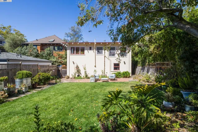 $995,000 | 2825 Piedmont Avenue, Berkeley, CA 94705