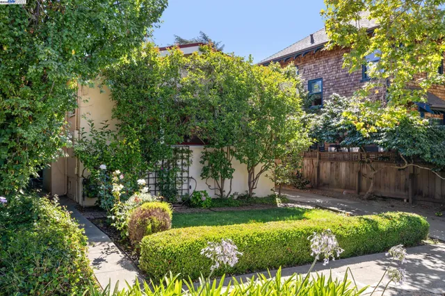 $995,000 | 2825 Piedmont Avenue, Berkeley, CA 94705