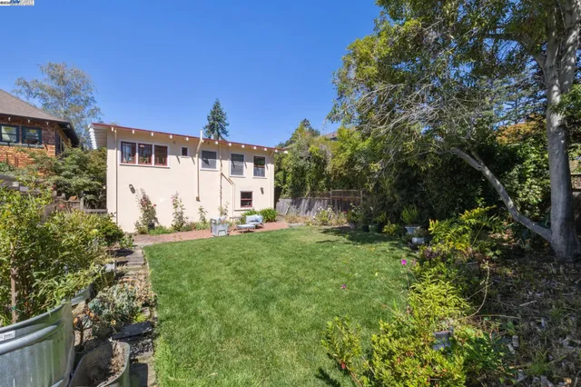 $995,000 | 2825 Piedmont Avenue, Berkeley, CA 94705