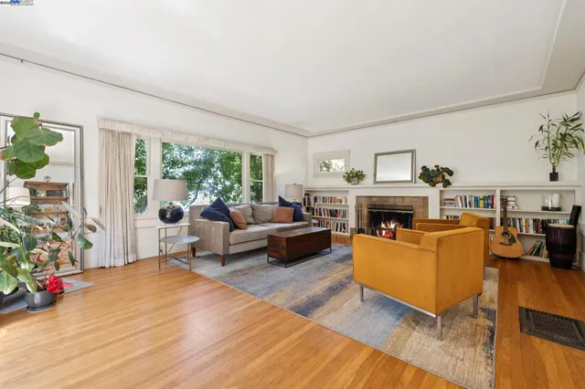$995,000 | 2825 Piedmont Avenue, Berkeley, CA 94705