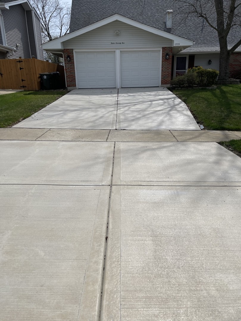 1275 Rosedale Lane Hoffman Estates, IL 60169 - Photo 4 of 4