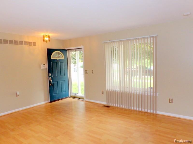 22226 Derby Road Woodhaven, MI 48183 - Photo 11 of 41