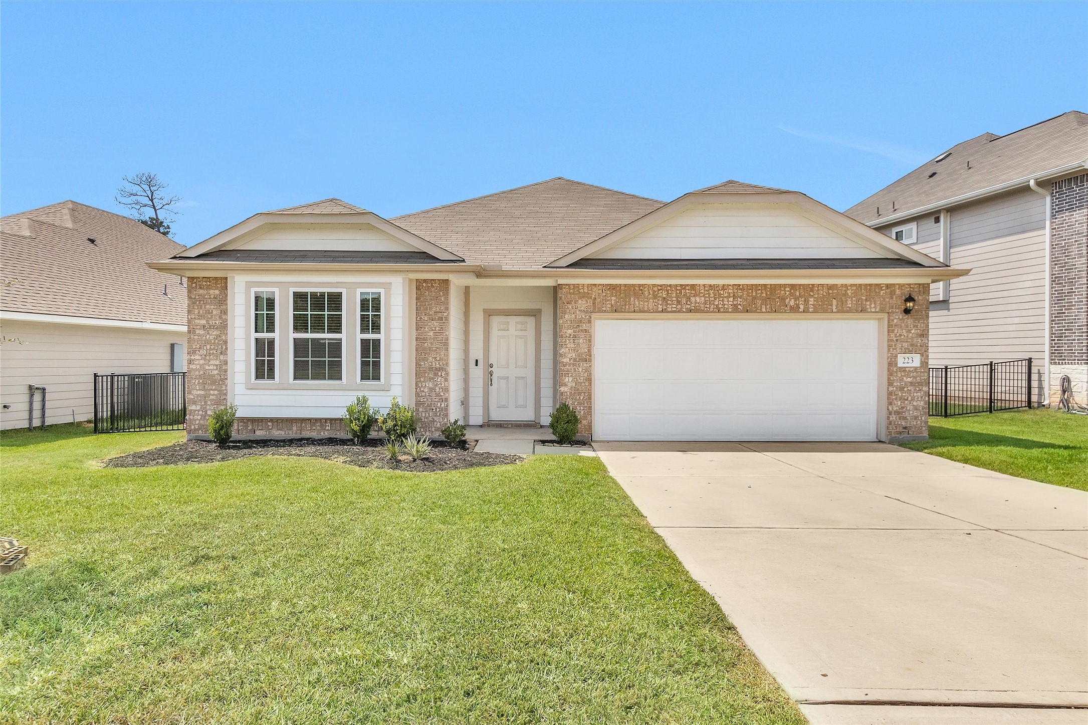 223 Shoreview Drive Conroe, TX 77303 - Photo 4 of 39