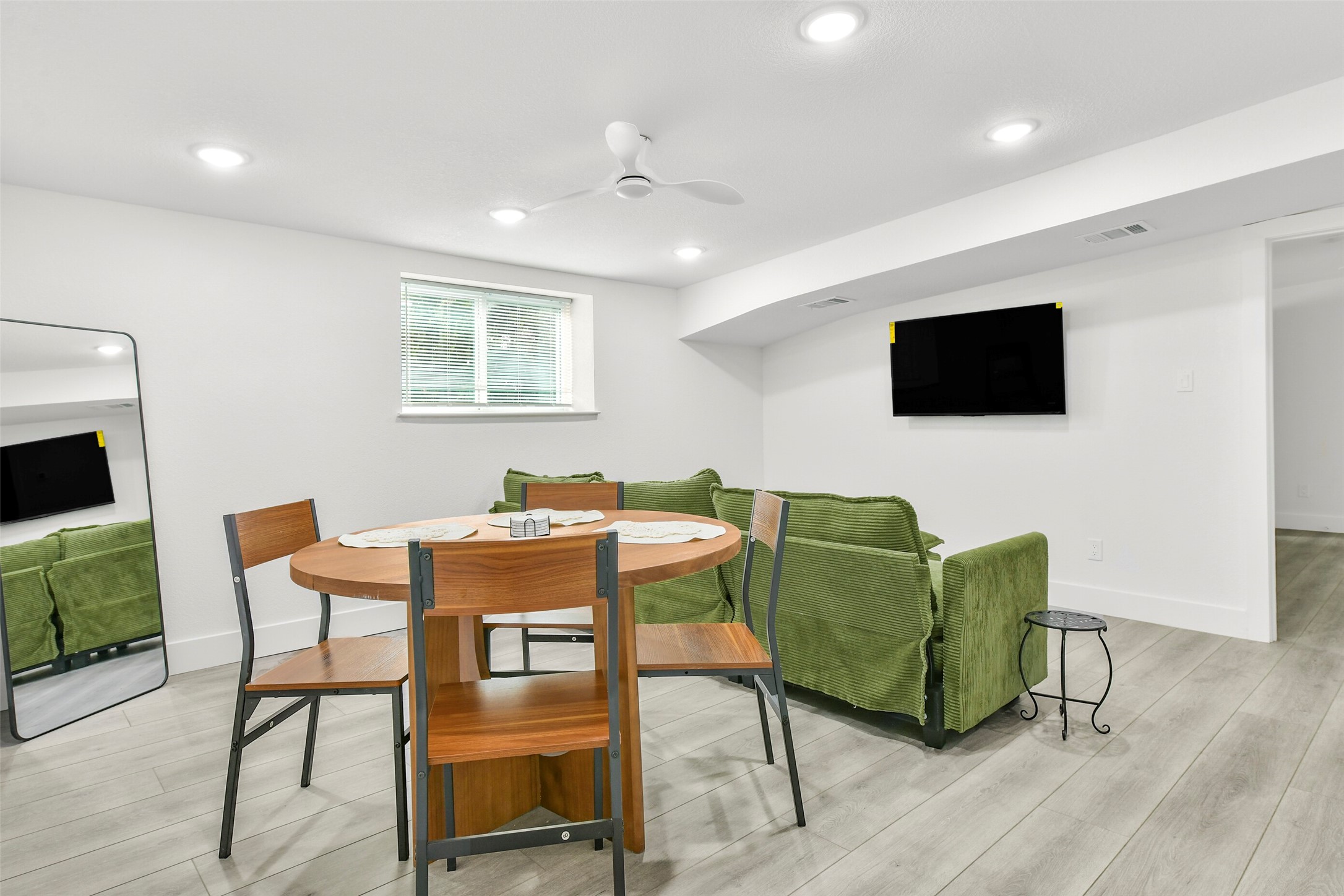 7103 Long Point Road, Unit D Houston, TX 77055 - Photo 3 of 17 Gallery Image 3