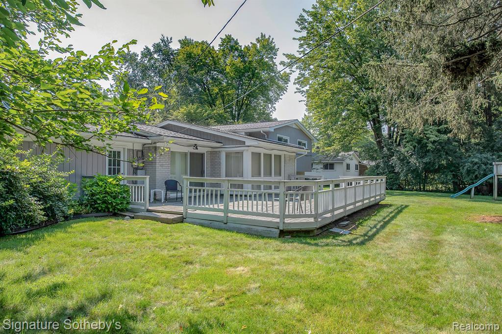 7252 Stonebrook Road West Bloomfield, MI 48322 - Photo 8 of 38
