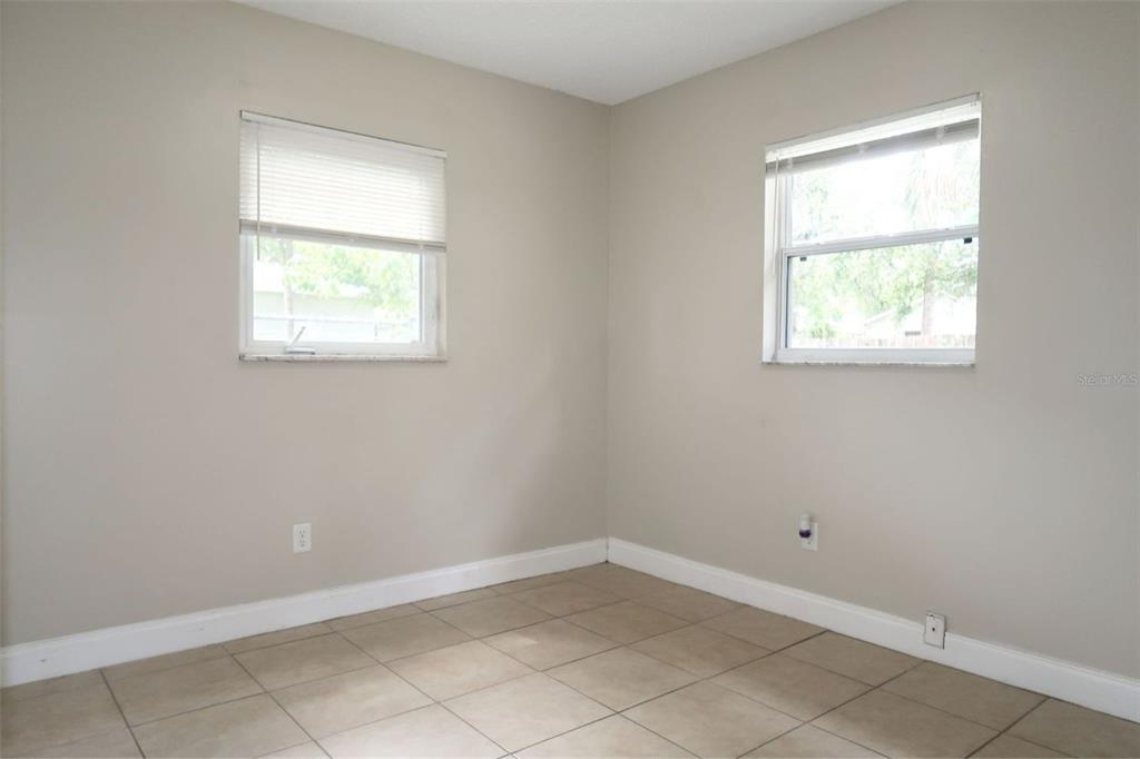 4109 West Arch Street Tampa, FL 33607 - Photo 12 of 14 an empty room with a window
