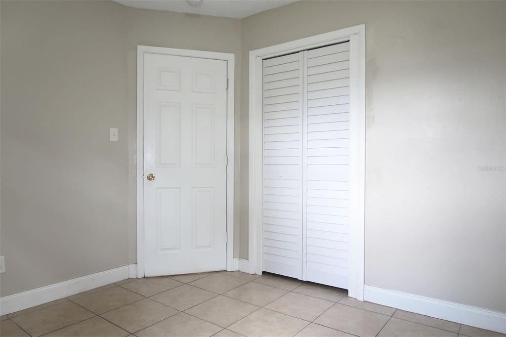 4109 West Arch Street Tampa, FL 33607 - Photo 13 of 14 an empty room with windows