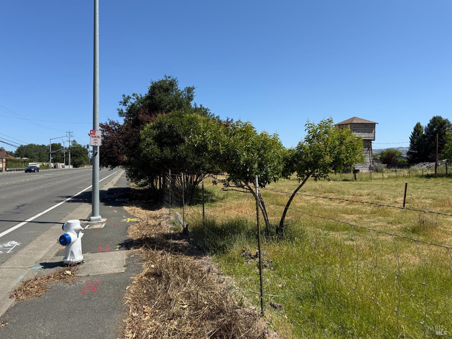 2082 Fulton Road Santa Rosa, CA 95403 - Photo 15 of 28 a backyard of a house with lots of green space