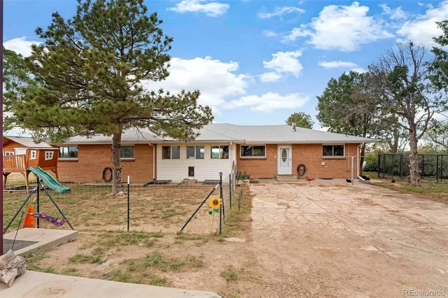 $925,000 | 39592 County Road 18, Roggen, CO 80652