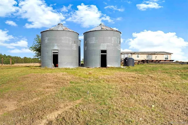 $925,000 | 39592 County Road 18, Roggen, CO 80652