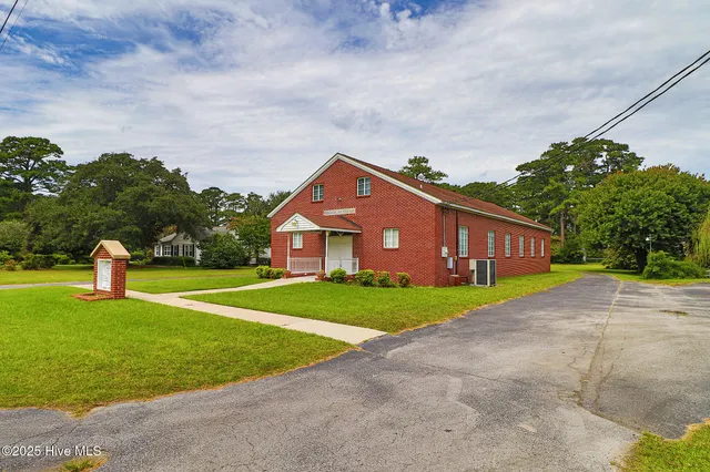 $367,500 | 2101 South Lakeview Drive, Newport, NC 28570