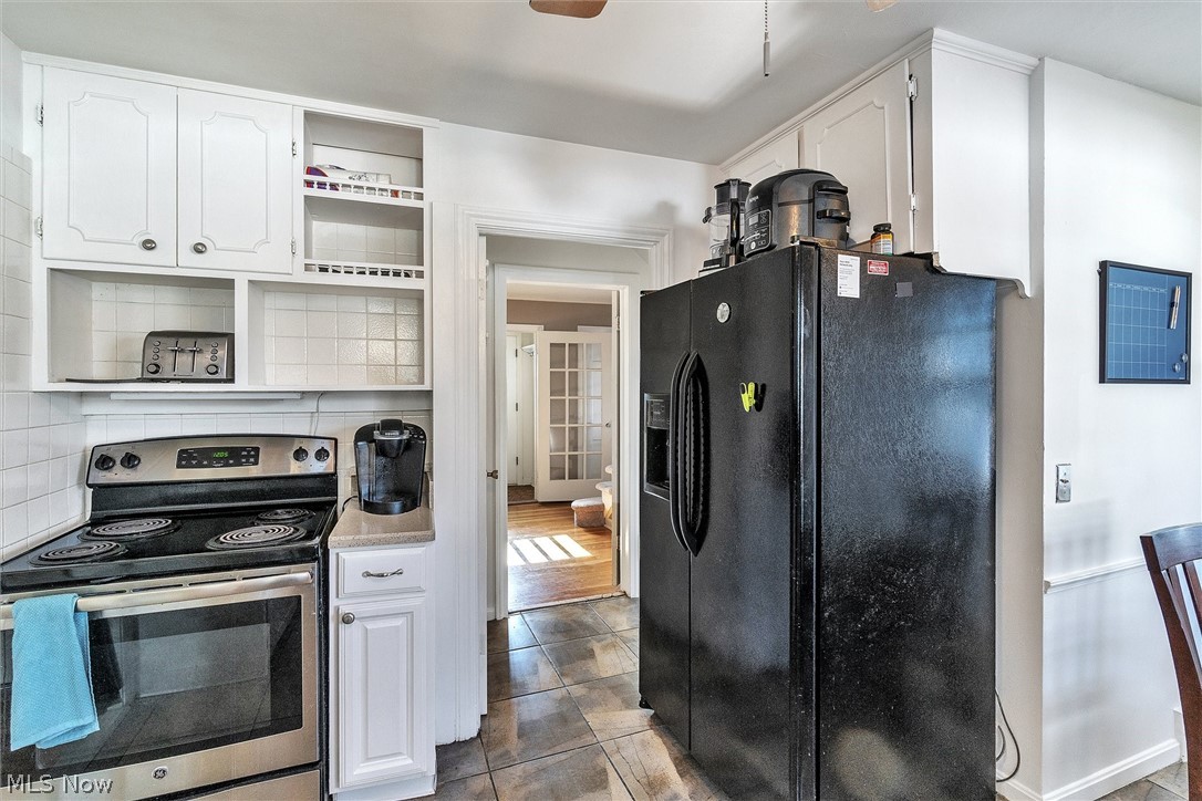 4015 Stilmore Road Cleveland, OH 44121 - Photo 12 of 33