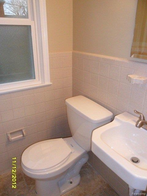 1908 Severn Road Grosse Pointe, MI 48236 - Photo 8 of 25 =bath half first floor.JPG