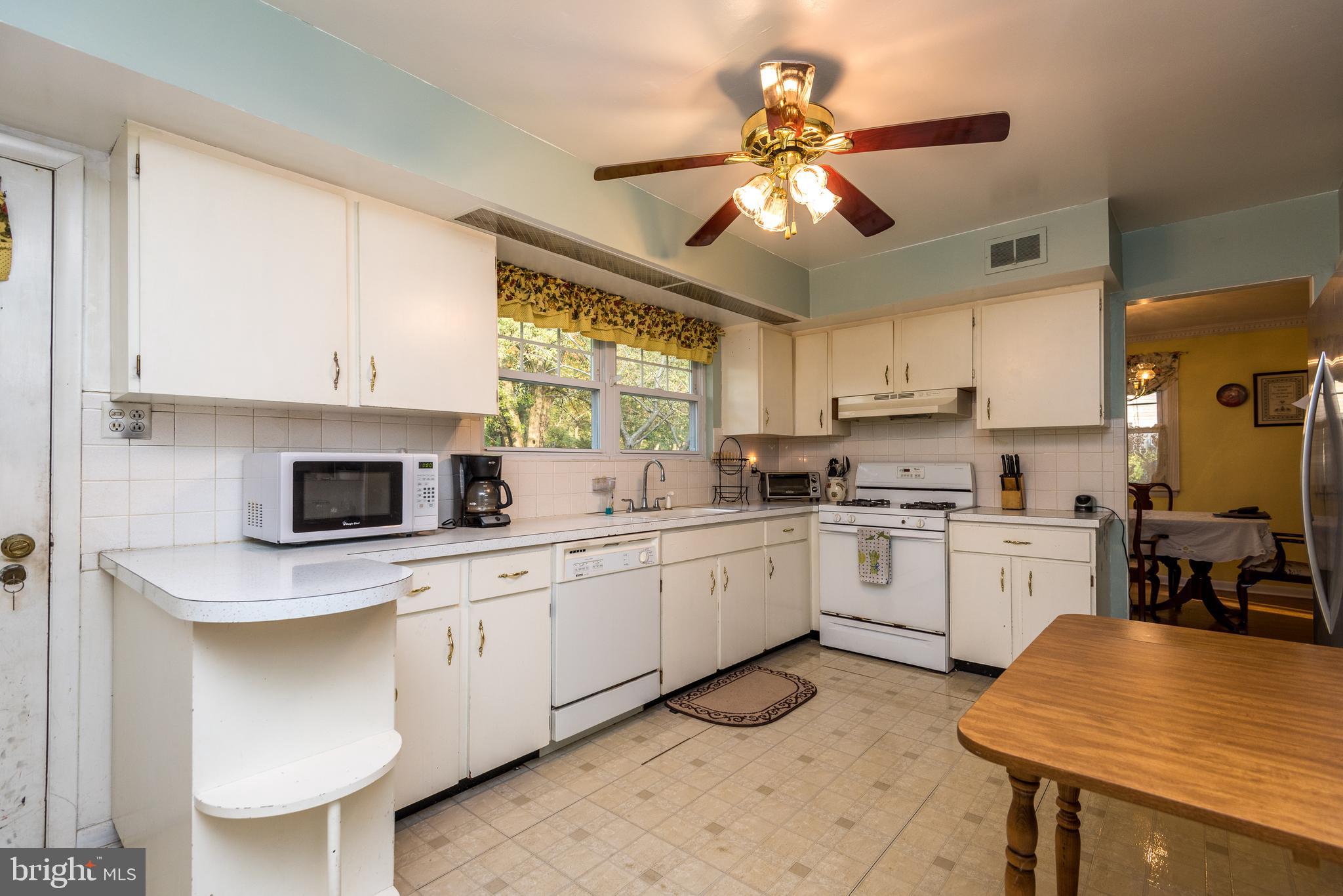 2585 Exton Road Hatboro, PA 19040 - Photo 14 of 32 Comfy Kitchen