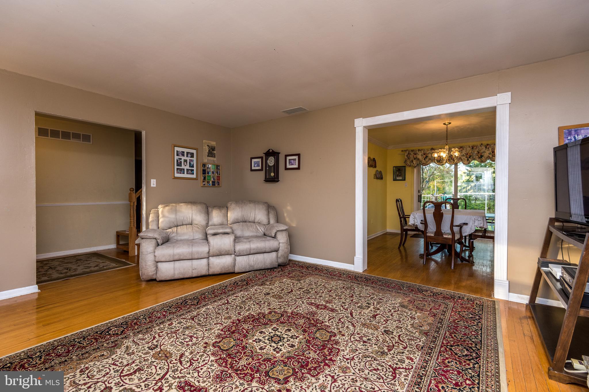 2585 Exton Road Hatboro, PA 19040 - Photo 10 of 32 Spacious Living Room