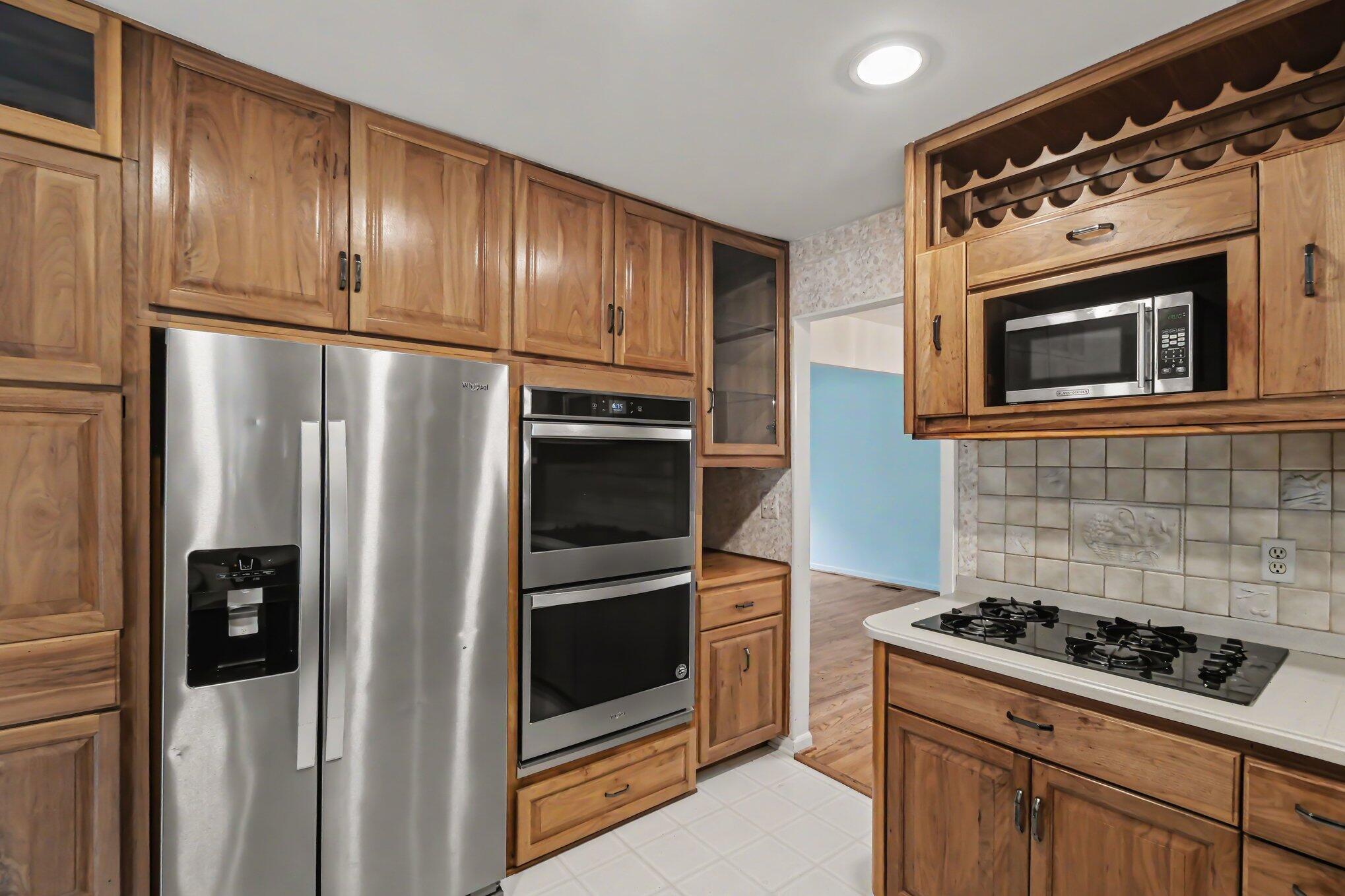 34214 Old Timber Road Farmington, MI 48331 - Photo 15 of 36 012_file_8895