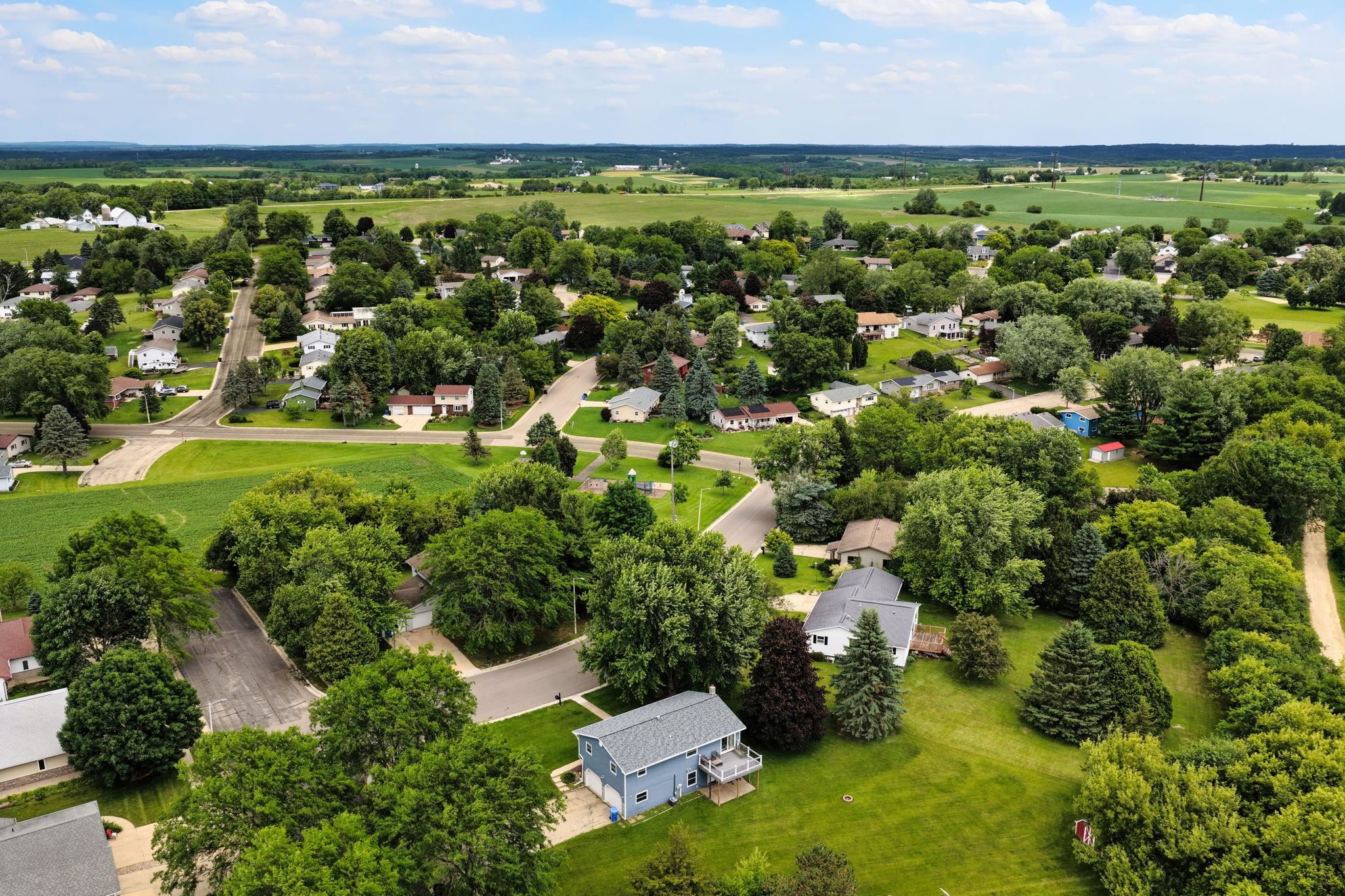 401 Linda Road Mount Horeb, WI 53572 - Photo 33 of 38