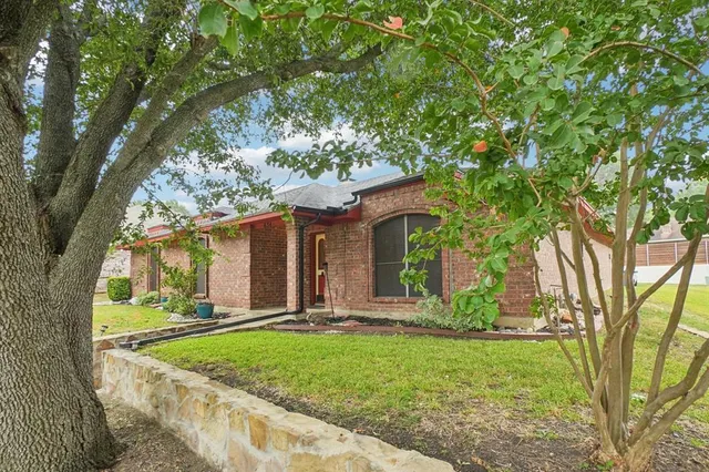 $2,195 | 634 Rickey Canyon Avenue, DeSoto, TX 75115