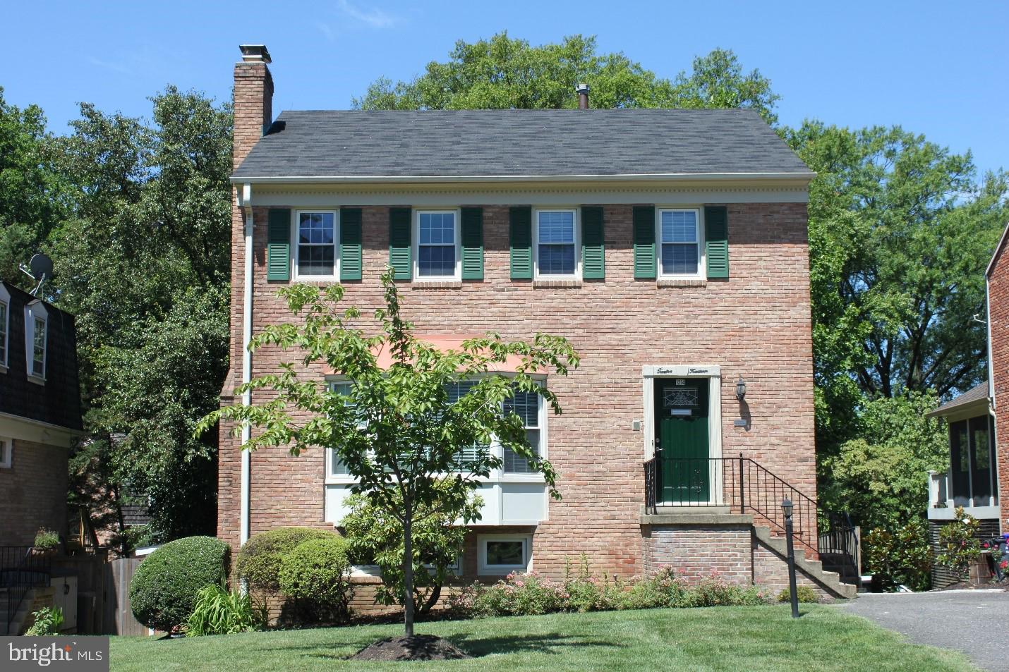 1214 Colonial Road McLean, VA 22101 - Photo 2 of 26