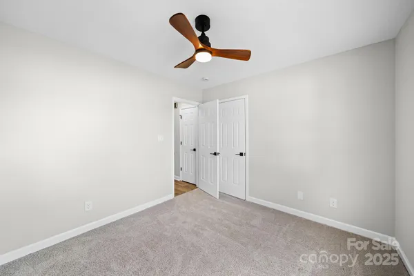 a view of a livingroom with a ceiling fan