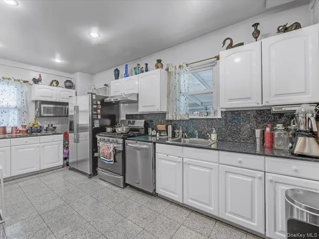 $775,000 | 555 North 1st Street, New Hyde Park, NY 11001