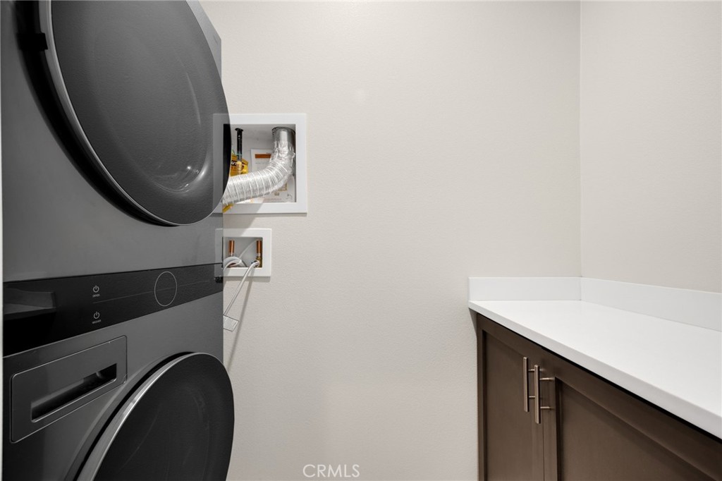 746 Farrier Way Upland, CA 91786 - Photo 35 of 45 a utility room with dryer and washer