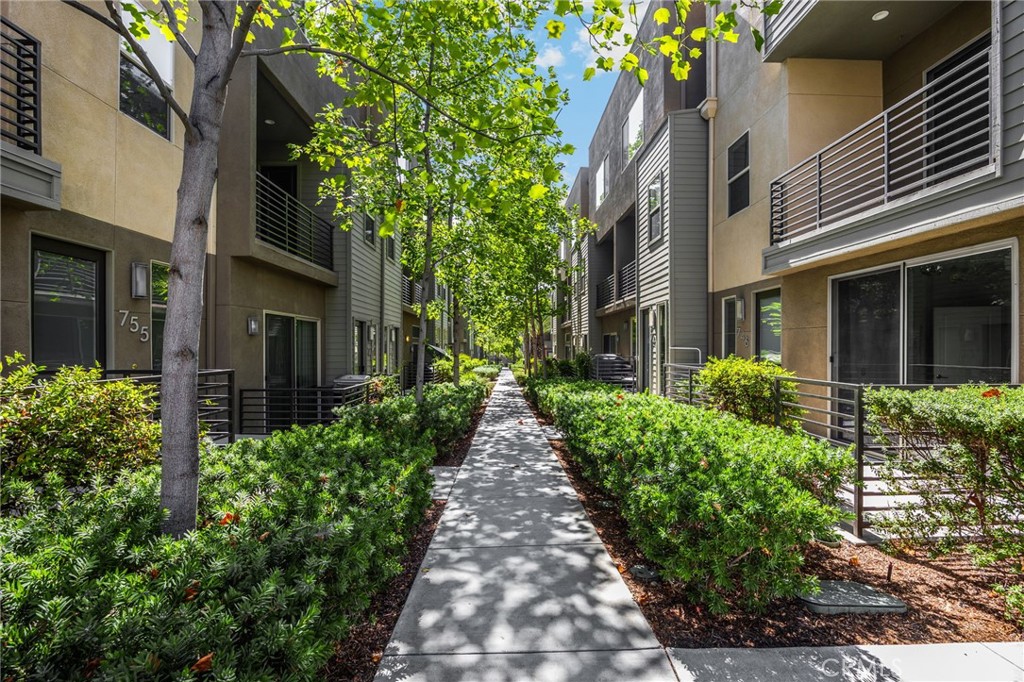 746 Farrier Way Upland, CA 91786 - Photo 43 of 45 a view of a pathway both side of the house